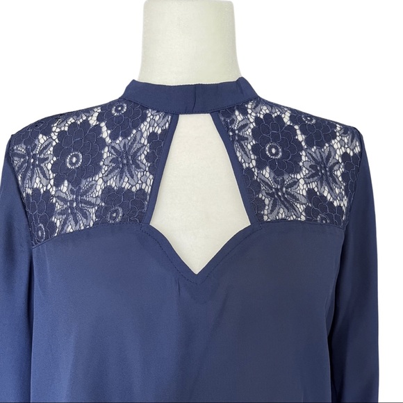 Keyhole neck blouse - Picture 3 of 4